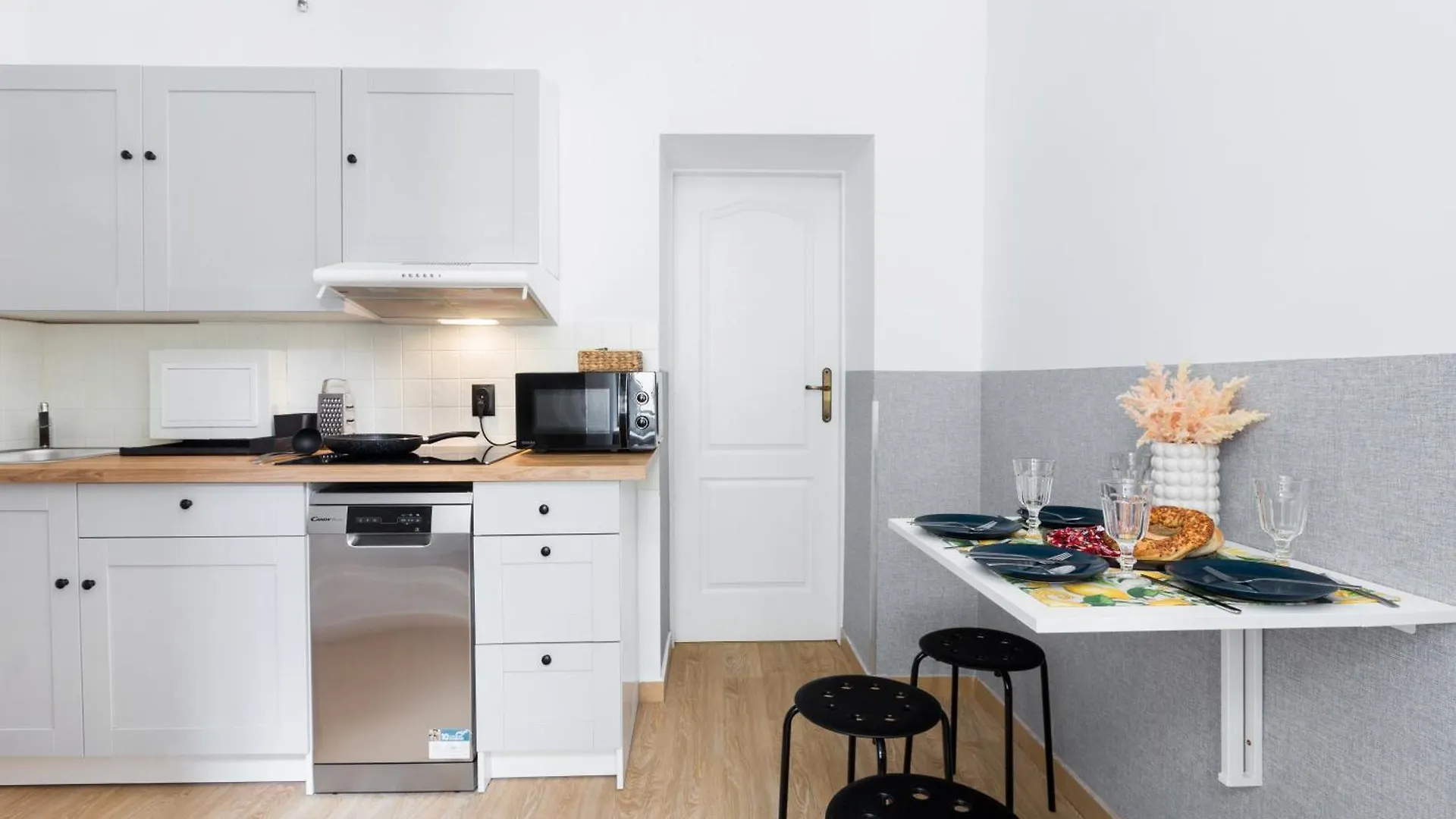 Friendhouse Apartments Starovislna Krakow 0*,